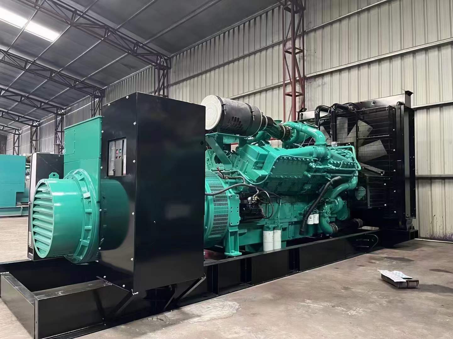 东平如何降低 800kW 柴油发电机输出电流的波动？
