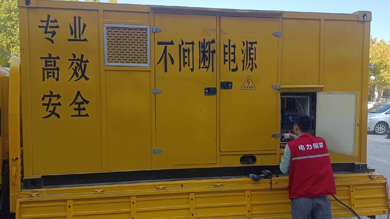 东平柴油发电机组和UPS电源配合使用时，如何避免切换过程中的电力中断？